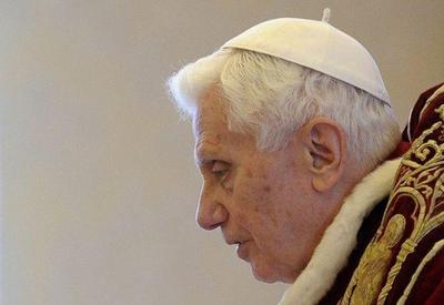 Estado de saúde de Bento XVI é "grave, mas estável", diz imprensa italiana