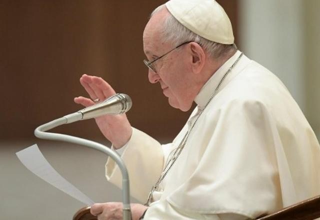 Papa Francisco compara guerra na Ucrânia com extermínio de judeus