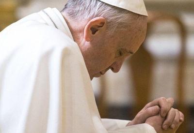 Papa sente vergonha dos abusos sexuais de crianças por padres, na França