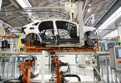 Desabastecimento paralisa fábricas da Volkswagen e Mercedes-Benz