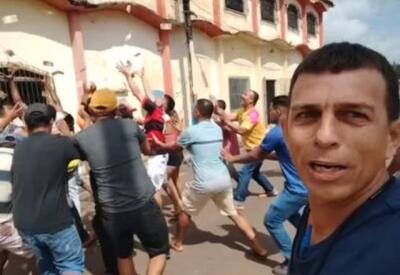 Vídeo: Vereador joga dinheiro para a população em Cândido Mendes (MA)