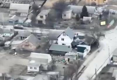 Vídeo mostra tanque russo atirando contra ciclista em Bucha