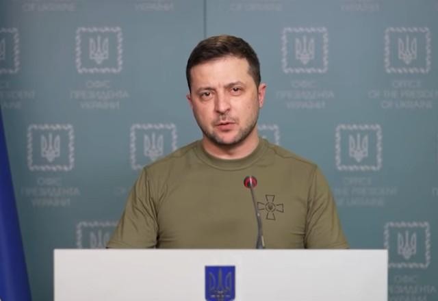 Zelensky critica a Otan por não fechar espaço aéreo ucraniano