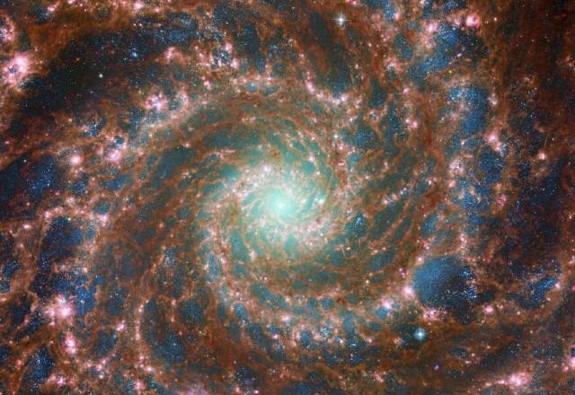 Novas fotos de James Webb mostram galáxia a 32 milhões de anos-luz