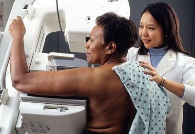 Mulheres negras têm mais chances de morrer com câncer de mama do que brancas