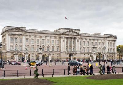 Homem é detido após tentar invadir estábulos do Palácio de Buckingham