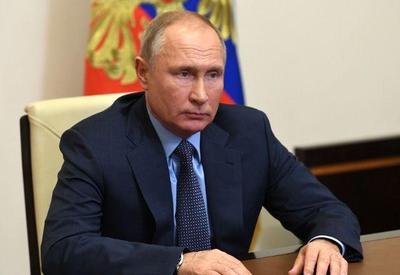 Putin participa de testes para forma nasal de vacina contra covid-19