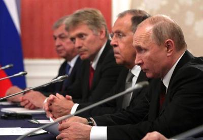 Rússia bane 500 norte-americanos de entrar no país em resposta a sanções