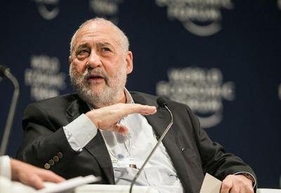 Vencedor do Nobel de Economia defende elevar taxação de mais ricos