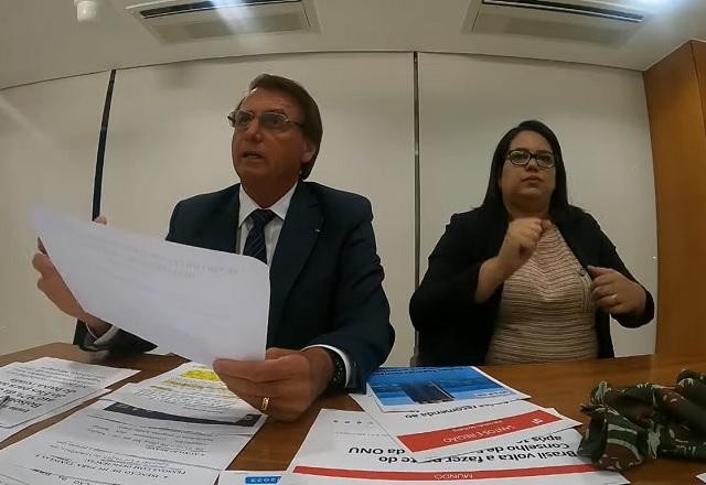 "Anvisa virou outro Poder no Brasil", critica Bolsonaro
