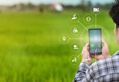 Bolsonaro conhece equipamentos agrícolas com tecnologia 5G