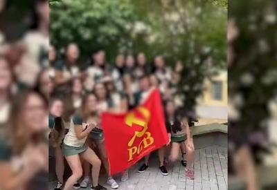 Colégio pune alunos por tirarem foto com bandeira de partido comunista