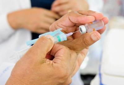 MP do Paraná denuncia 17 pessoas investigadas de furar-fila da vacina