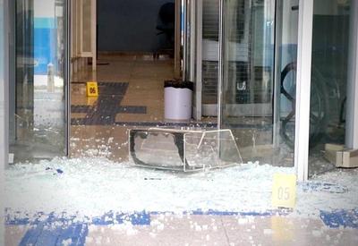 Homem é baleado durante tentativa de assalto a banco na Baixada Fluminense