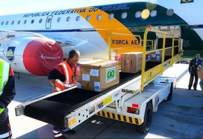 SBT News na TV: Avião da FAB com ajuda a civis em Gaza chega ao Egito; brasileiros aguardam resgate