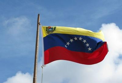 Ministro da Defesa venezuelano chama de "provocação" envio de navio de guerra à Guiana