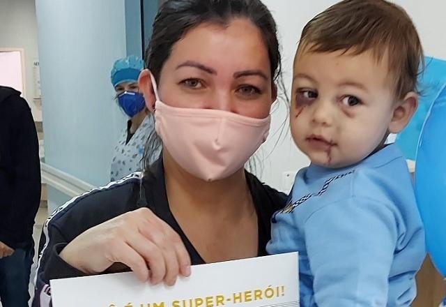 Bebê ferido em creche de SC recebeu alta no Dia das Mães