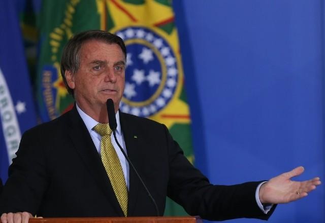 Bolsonaro nega propaganda antecipada em encontro com embaixadores