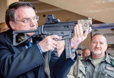 Bolsonaro ganhou pistola de empresa investigada por irregularidades na compra de fuzis
