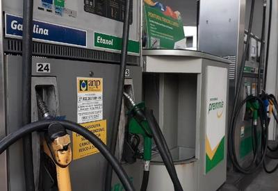 Preço médio da gasolina volta a subir e bate novo recorde no Brasil