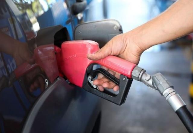 Governo retoma cobrança de impostos e preço dos combustíveis pode subir