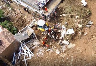 RJ: Bombeiros encontram corpo de vítima de desabamento em São Gonçalo