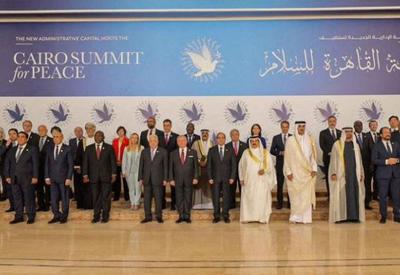 Líderes mundiais no Egito avaliam que "é chegada a hora de se negociar uma solução"