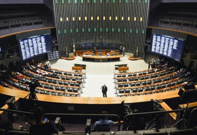 Janela partidária: 83 deputados trocaram de partido durante o período