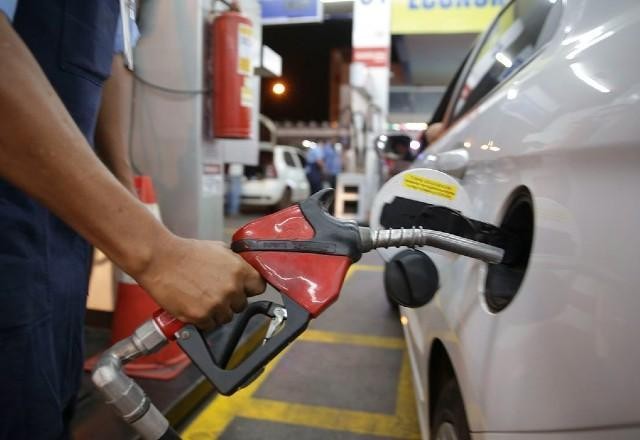 Gasolina e diesel batem preço recorde no postos de combustíveis