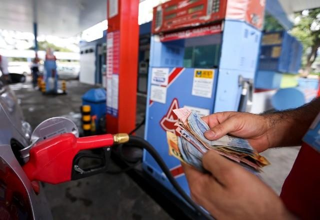 Preço médio da gasolina sobe mais uma vez e bate recorde no Brasil