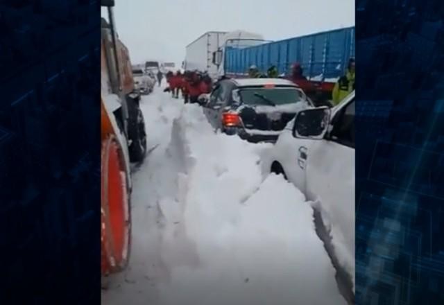 Nevasca bloqueia estradas e prende turistas gaúchos a caminho do Chile