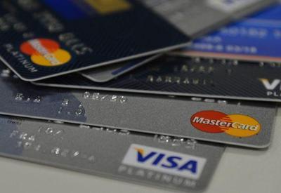 Campanha quer manter cartão de crédito sem limite de parcelas