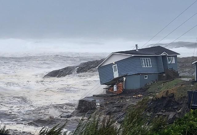 Tempestade Fiona atinge costa leste do Canadá e deixa mais de 500 mil sem luz