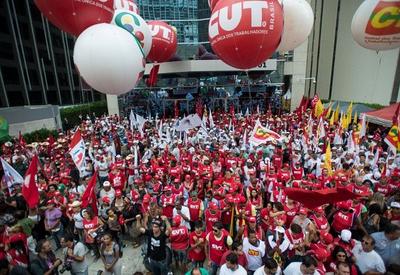 Movimento sindical dos trabalhadores repudia "qualquer ato golpista e antidemocrático", dizem centrais