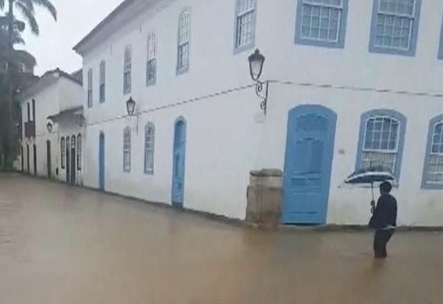 Chuva forte em Angra dos Reis deixa dois mortos no litoral carioca