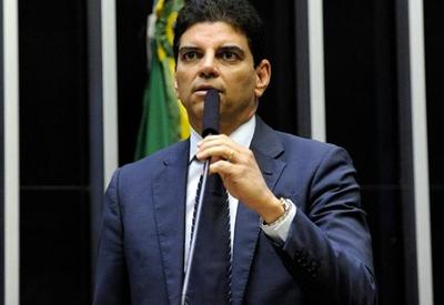 Relator entrega projeto do novo arcabouço fiscal aos líderes dos partidos