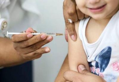 Anvisa responde médicos e defende segurança da vacinação infantil