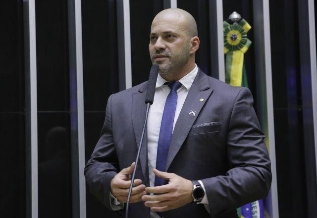 Moraes dá prazo de 15 dias para a Polícia Federal ouvir Daniel Silveira