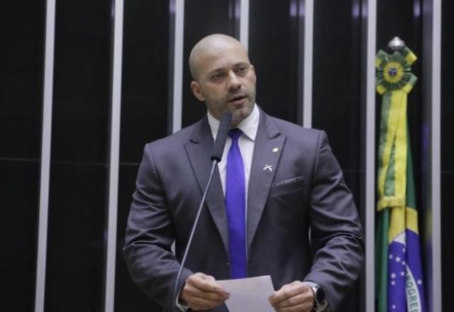 Justiça dá 72h para o governo explicar perdão a Daniel Silveira