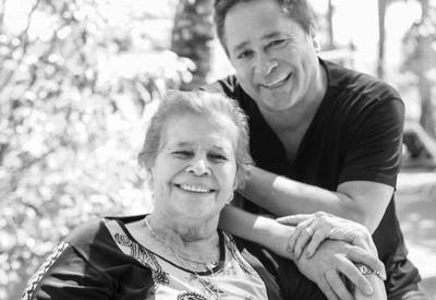 Dona Carmem, mãe do cantor Leonardo, morre aos 85 anos