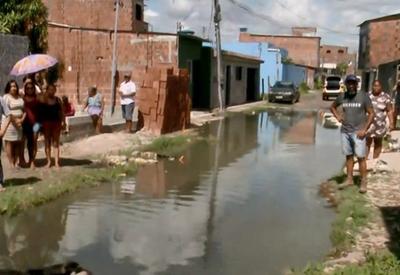 Rua alagada há 6 meses deixa moradores doentes na região metropolitana do Recife