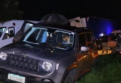 Engavetamento com 19 veículos mata mulher e filho no Paraná