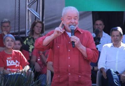 Pré-candidato à presidência, Lula faz ato político em Diadema (SP)