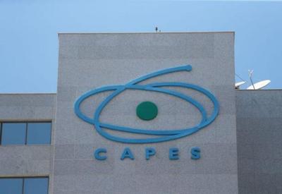 CAPES vai oferecer 1.400 bolsas de doutorado no exterior
