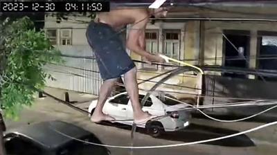 Câmera flagra queda de ladrão pendurado em fiação no Rio