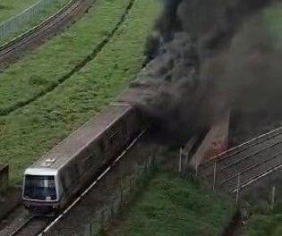 Vídeo: vagão de metrô pega fogo em Brasília; veja imagens