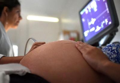 Lei garante à gestante direito a acompanhante antes e durante parto