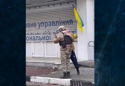Rússia diz ter concluído retirada de tropas da cidade de Kherson