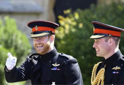 Príncipe William agrediu Harry fisicamente, diz jornal