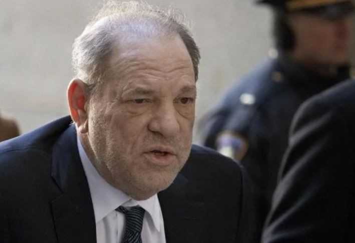 Tribunal de Nova York anula condenações de Harvey Weinstein por crimes sexuais